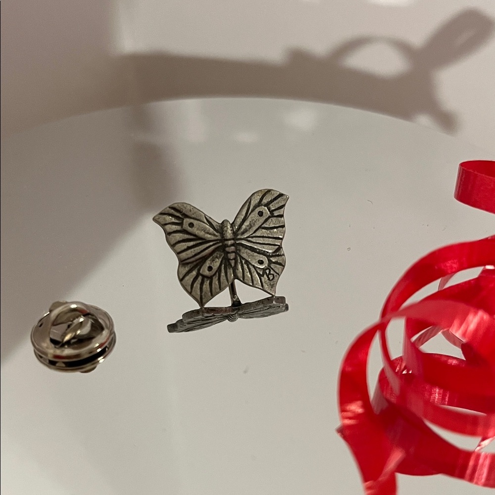 Intricate Silver Butterfly Brooch - Picture 7 of 8